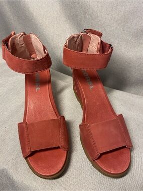 Sorel Women's Rust Red Suede Ankle Strap Sandals. Size 9,5